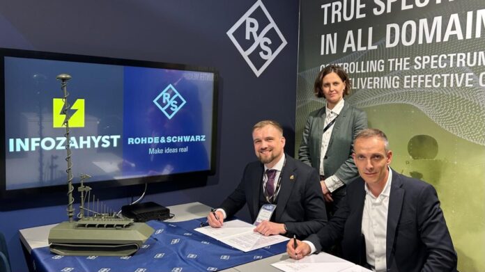 Der deutsche Technologiekonzern Rohde & Schwarz und die ukrainische INFOZAHYST haben gestern eine Partnerschaftsvereinbarung unterzeichnet, die die Technologie der elektromagnetischen Kriegsführung (EW) des deutschen Unternehmens mit der Kampferfahrung und dem Marktwissen von INFOZAHYST verbinden soll, um eine neue Produktreihe für den internationalen Mark zu fördern.