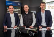 Quantum Systems und Rohde & Schwarz haben auf der AFCEA-Fachausstellung in Bonn die Unterzeichnung einer Absichtserklärung zur zukünftigen Zusammenarbeit bekanntgegeben, bei der Integration von Fähigkeiten elektronischer Kampfführung und Drohnenabwehr für unbemannte Systeme im Mittelpunkt steht.