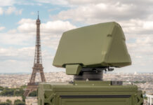 Der schwedische Rüstungskonzern Saab und Scania France haben gemeinsam einen Vertrag mit der französischen Rüstungsagentur Direction générale de l’Armement (DGA) über die Lieferung von Radaren des Typs Giraffe 1X und die Entwicklung einer Lösung mit taktischen Fahrzeugen von Scania für die französischen Streitkräfte unterzeichnet.