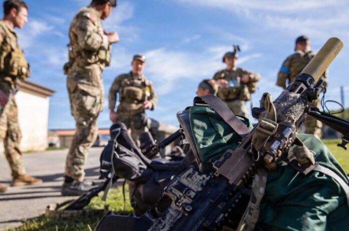 Das US-Spezialkräftekommando USSOCOM treibt mit dem Vorhaben HICAR die Entwicklung eines neuen Sturmgewehrsystems mit deutlich gesteigerter Reichweite und höherer Geschossgeschwindigkeit voran.