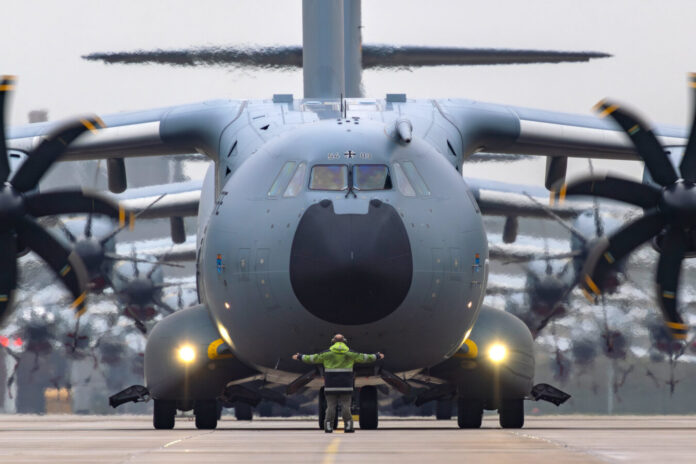 Die Bundeswehr plant offenbar den Kauf weiterer Transportflugzeuge des Typs A400M.