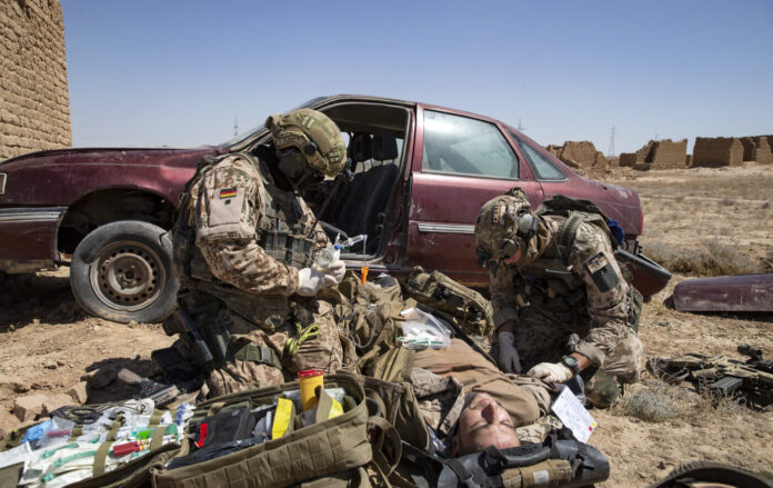 Der 28. Mai erinnert viele Afghanistan-Veteranen an einen Krieg, der die Bundeswehr verändert hat. Am 28. Mai 2011 fielen Major Thomas Tholi und Hauptfeldwebel Tobias Lagenstein bei einem Anschlag im nordafghanischen Taloqan. Verwundung, Tod und Einsatzfolgen rückten damals für viele Soldaten endgültig sichtbar in die Mitte der Bundeswehrrealität. Fünfzehn Jahre später wird erneut über eine Frage diskutiert, die lange als schwierig galt: Braucht die Bundeswehr ein Verwundetenabzeichen?