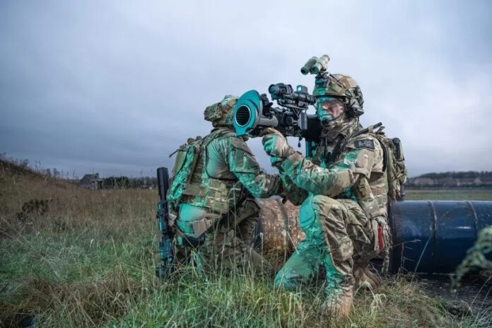 Die Agentur für Verteidigungsressourcen des litauischen Verteidigungsministeriums hat mit dem schwedischen Hersteller Saab Dynamics AB einen über 10 Jahre laufenden Rahmenvertrag für die Herstellung und Lieferung von schultergestützten Mehrzweckwaffen des Typs Carl Gustaf M4 sowie weiterer dazugehöriger Ausrüstung im Wert von bis zu 58 Millionen Euro geschlossen.