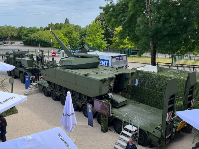 Rheinmetall und Nooteboom stellen auf der Eurosatory in Paris den HX81 mit Schwerlast-Tieflader MPL-121-08(D) vor.