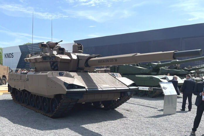 Kampfpanzer CAPINT mit Leopard 2 Chassis und Ascalon-Turm