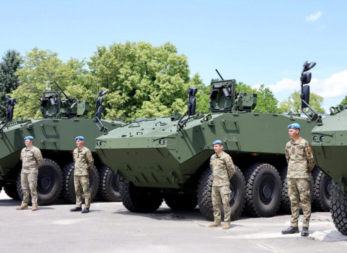 Deutschland hat im Rahmen der Ertüchtigungsinitiative der Bundesregierung der Republik Moldau fünf Schützenpanzer des Typs Piranha 5 finanziert.