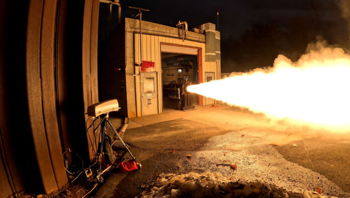 Mit dem Increment 4 entwickelt der U.S. Rüstungskonzern Lockheed Martin in Zusammenarbeit mit L3Harris und der U.S. Army eine modifizierte Variante der Precision Strike Missile mit einer Reichweite von mehr als 1.000 km. Wie Lockheed Martin jüngst mitgeteilt hat, wurde vor Kurzem ein entscheidender Meilenstein im Bereich der Antriebstechnik für den Flugkörper großer Reichweite erreicht.