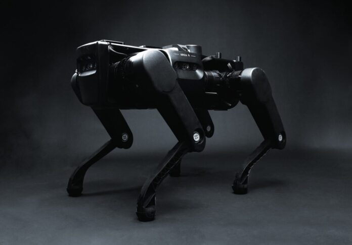 Das auf Künstliche Intelligenz (KI) spezialisierte Verteidigungsunternehmen Helsing hat heute mit dem RX-1 sein erstes Quadruped Unmanned Ground Vehicle (Q-UGV), umgangssprachlich auch Schreitroboter bezeichnet, vorgestellt.