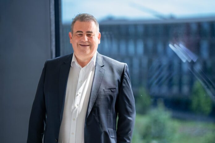Schwarz Digits, die IT- und Digitalsparte der Schwarz Gruppe, verstärkt ihre Vorstandsebene im Sicherheits- und Verteidigungsbereich: Harald Mannheim übernimmt die Position des Head of Defence bei Schwarz Digits.