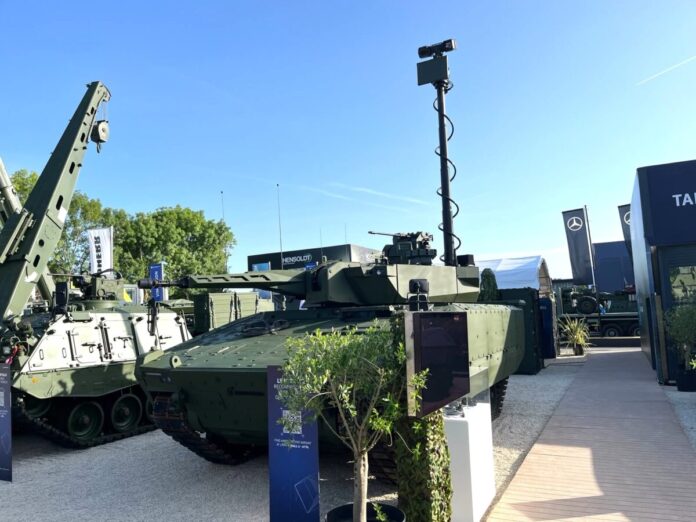 Der Düsseldorfer Rüstungskonzern Rheinmetall zeigt auf der diesjährigen Rüstungsmesse Eurosatory in Paris mit dem „Lynx KF41 Recce“ erstmals eine Spähpanzervariante der Kettenplattform, die zudem eine Selbstverteidigungsfähigkeit gegen Drohnen aufweist.