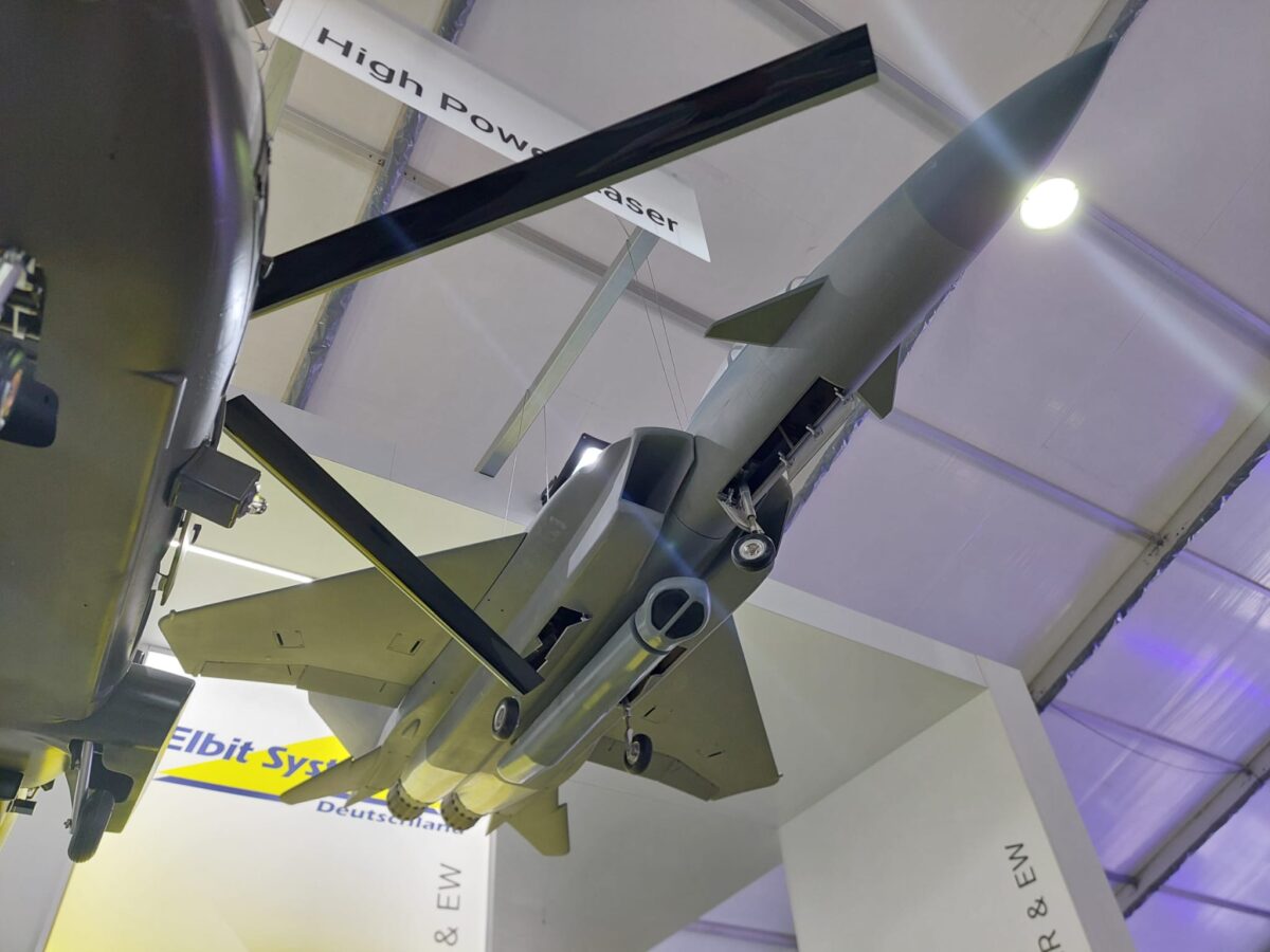 Auf der ILA 2026 zeigte Elbit Systems seinen in Entwicklung befindlichen High Power Laser für luftgestützte Anwendungen.