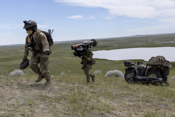 Angehörige des 2nd Battalion, The Parachute Regiment (2 PARA), haben im Rahmen des jüngst erfolgten Übungsvorhabens „Rhino Bizz“ neue Mobilitätslösungen für die Luftlande-Panzerabwehrzüge des Regiments demonstriert.
