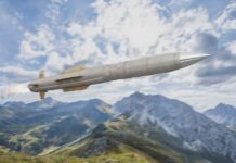 Der US-Rüstungskonzern Lockheed Martin hat auf der heute beginnenden Farnborough International Airshow in der Nähe von London einen neuen Boden-Luft-Flugkörper mit der Bezeichnung PAC-3 Adapted Capability Effector (PAC-3 ACE) vorgestellt. Der neue Abfangflugkörper solle das Patriot-Luftverteidigungssystem um eine deutlich kostengünstigere Option ergänzen und nach Angaben des Unternehmens weniger als die Hälfte einer PAC-3 MSE (Missile Segment Enhancement) kosten.