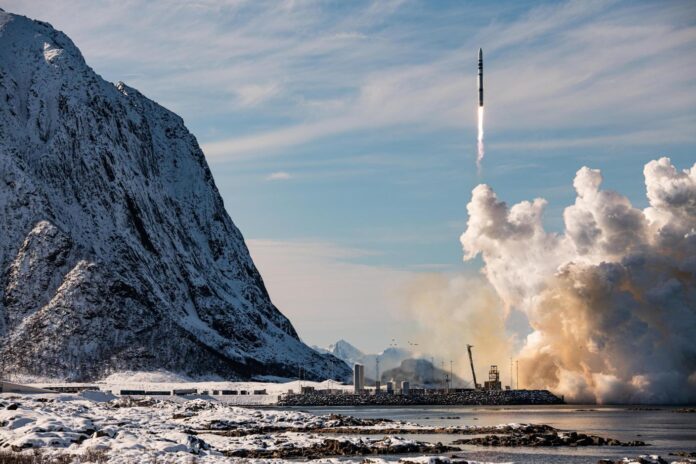 Während Europa über eine industrielle Basis zum Bau eigener Militärsatelliten verfügt, gelten die Startkapazitäten zum Verbringen dieser Satelliten ins All als der eigentliche Engpassfaktor.