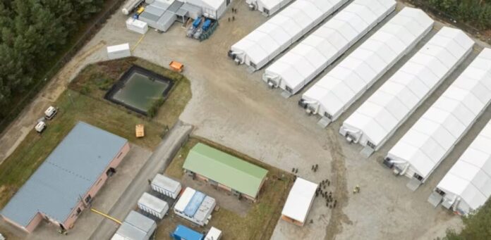 Der Düsseldorfer Rüstungskonzern Rheinmetall hat einen ersten Abruf im Rahmen des „German Armed Forces Contractor Augmentation Program II – Stationäre Unterbringung (G-CAP II SU)