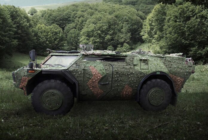 Barracuda – niederländische Fennek und Panzerhaubitzen erhalten multispektrale Tarnsysteme
