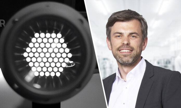 Das Unternehmen FiberBridge Photonics aus Hannover entwickelt Hochenergielaser für militärische Anwendungen und sieht in Zukunft insbesondere bei der Abwehr von Drohnenschwärmen eine wachsende Nachfrage. Im Gespräch mit hartpunkt erläutert CEO Thomas Theeg, warum hohe Laserleistung, gute Strahlqualität und Leistungsreserven entscheidend sind und welche Rolle die eigene Fertigungstiefe für sein Unternehmen spielt.