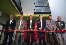 Die FiberBridge Photonics GmbH hat in der vergangenen Woche zusätzliche Produktionsflächen für die Fertigung von Hochleistungslasersysteme im Beisein des niedersächsischen Ministerpräsidenten Olaf Lies und weiterer Gäste offiziell in Betrieb genommen.