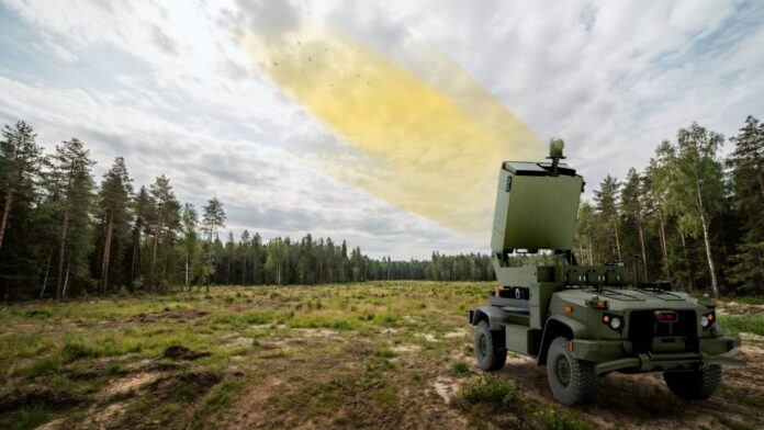 Das U.S. Marine Corps hat das US-Unternehmen Epirus im Rahmen des Vorhabens „High-power microwave Autonomous Vehicle Operational Capability“ (HAVOC) mit der Lieferung eines unbemannten Drohnenabwehrsystems auf Basis einer Mikrowellenwaffe beauftragt.