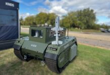 Das Münchener Technologieunternehmen TYTAN Technologies hat im Rahmen der Rüstungsmesse DVD2026 im britischen Millbrook erstmals seine neue, raketengestützte Abfangdrohne „HYPERION“ vorgestellt. Gezeigt wurde eine in das UGV THeMIS von KNDS Deutschland integrierte Variante des Drohnenabwehrsystems mit zehn HYPERION-Abfangdrohnen.