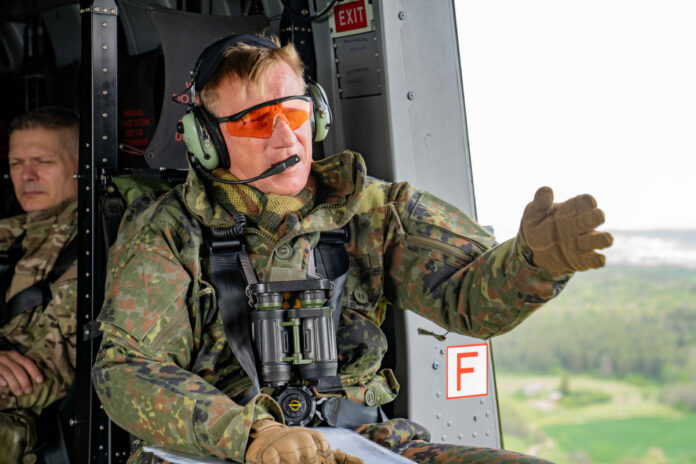 Der litauische Ministerpräsident Mindaugas Sinkevičius hat den deutschen Generalleutnant a.D. Jürgen-Joachim von Sandrart als Berater in Fragen der Verteidigung und der militärischen Transformation berufen.