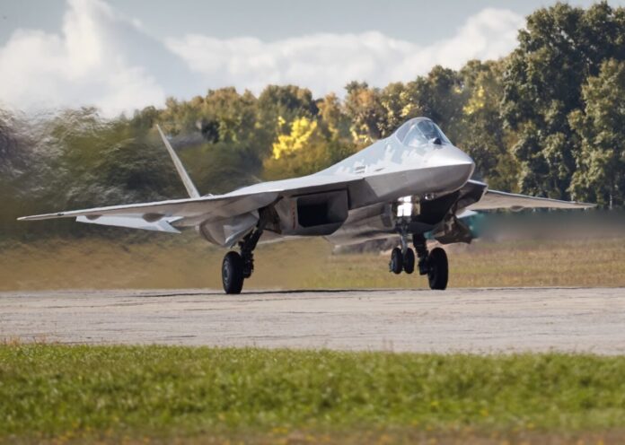 Die russischen Luft- und Raumfahrtkräfte haben ein weiteres Los von Su-57-Kampfflugzeugen erhalten.