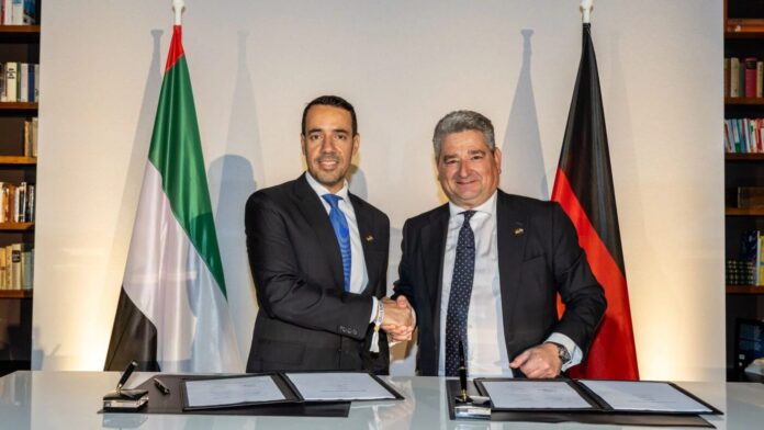 Der deutsche Marineschiffbauer TKMS und die EDGE Group haben im Rahmen des Staatsbesuchs des Präsidenten der Vereinigten Arabischen Emirate (VAE) in Deutschland ein gemeinsames Memorandum of Understanding (MoU) zur Prüfung der gemeinsamen Entwicklung von Unterwasserüberwachungs- und -schutzkapazitäten unterzeichnet.