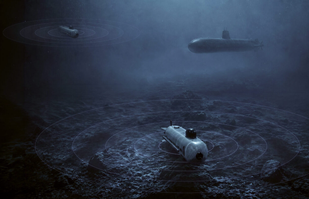 Für Schwarmoperationen nutzt Subvex Herstellerangaben zufolge akustische Kommunikation mit geringer Bandbreite über Unterwassermodems, was den Austausch von Positionsdaten und Schwarmoperationen zwischen mehreren UUVs ermöglicht und robuste Unterwasseroperationen in komplexen oder gesperrten Umgebungen unterstützt. Ein variables Auftriebssystem ermöglicht geräuschloses Schweben oder längeres Ruhen auf dem Meeresboden.