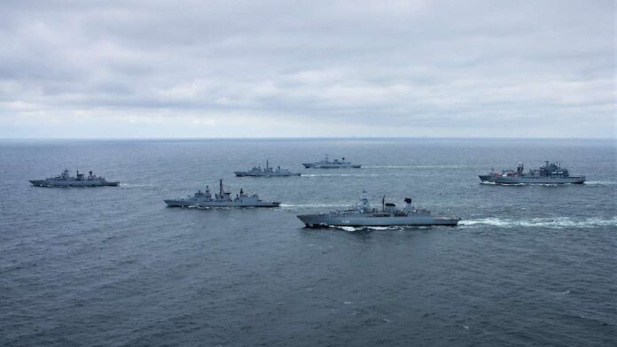 mehrere Fregatten der Deutschen Marine