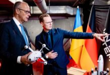 Bundeskanzler Friedrich Merz hat während seines Besuchs in Kiew am Wochenende die Finanzierung mehrerer Zehntausend Abfangdrohnen von Quantum Systems für die Ukraine als Teil des deutschen Militärhilfepakets für den Winter 2026/2027 angekündigt.